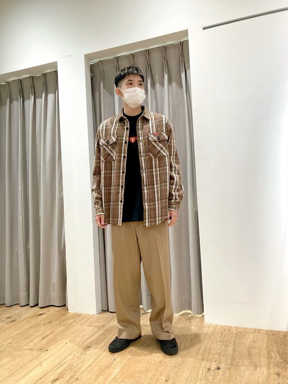 「カジュアル、冬コーデ、ヒステリックグラマー、hysteric glamour、あめかじ、秋こーで」｜「HYSTERIC GLAMOURのHEART OF HYS Tシャツ（Tシャツ/カットソー、ブラック系）」を使った、arayu0807さん（メンズ・175cm）の秋コーディネートの1枚目の写真