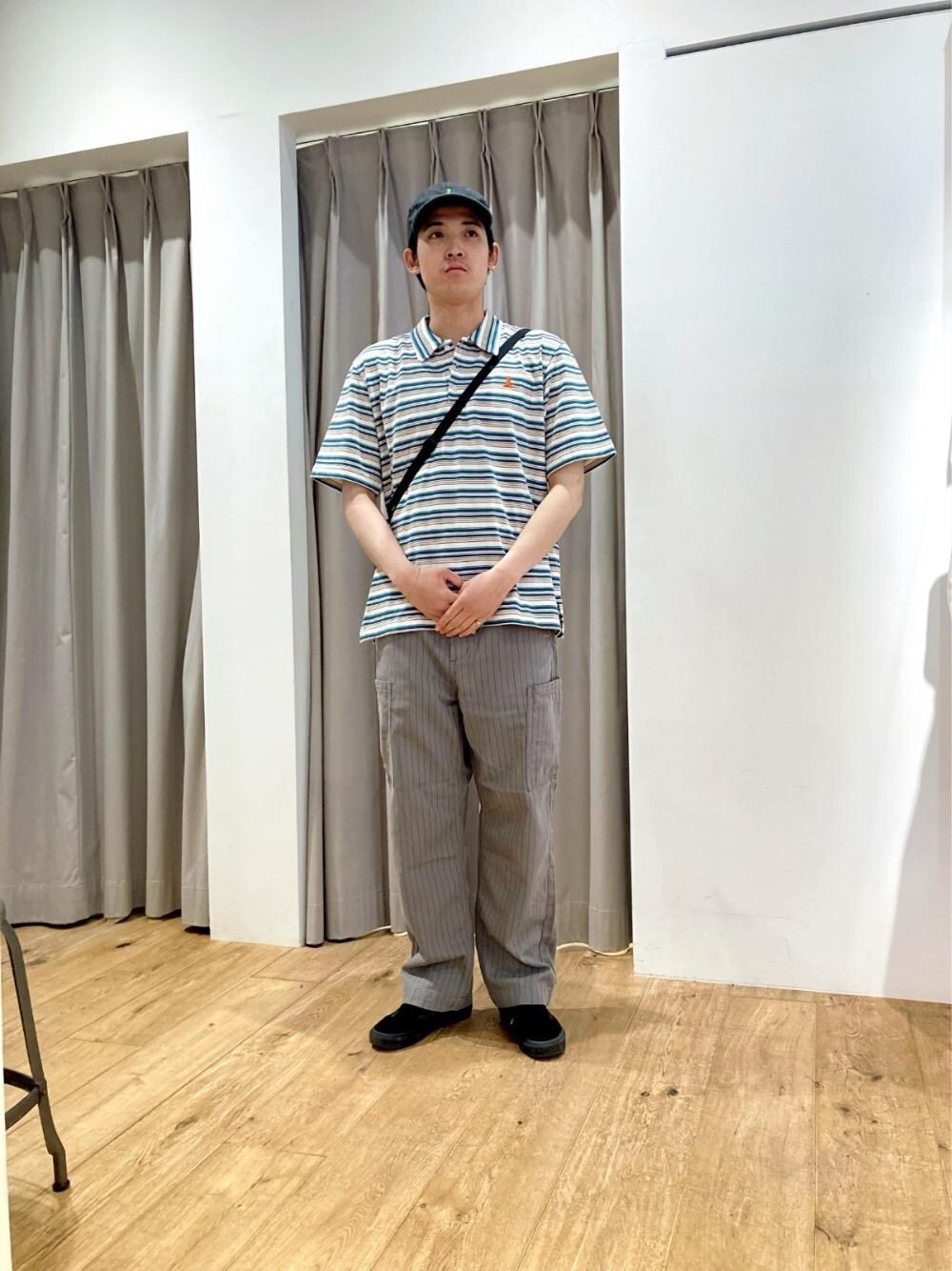 「ヒステリックグラマー、hysteric glamour、夏コーデ、シンプルこーで、あめかじ」｜「HYSTERIC GLAMOURのCLUB HYSTERIC ショルダーバッグ（ショルダーバッグ、ブルー系）」を使った、arayu0807さん（メンズ・175cm）の春コーディネートの1枚目の写真