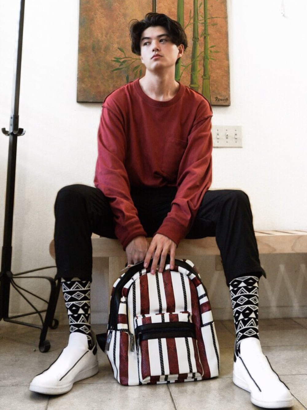 「summer、fall、fall style、street、streetstyle、ootd、cropped、BAG」｜「MR.COMPLETELYのアイテム（シャツ/ブラウス、レッド系）」を使った、huntsdennisさん（メンズ・190cm）の秋コーディネートの1枚目の写真
