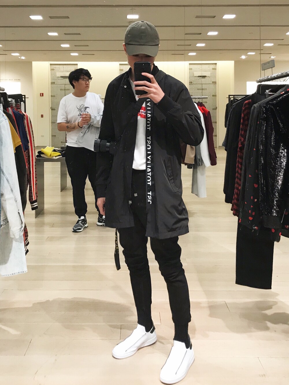 「boy、STYLE、ootd、hype、supreme、COMME des GARCONS、Comme des Garcons SHIRT」｜「ZARAのアイテム（ノーカラージャケット、ブラック系）」を使った、huntsdennisさん（メンズ・190cm）の秋コーディネートの1枚目の写真
