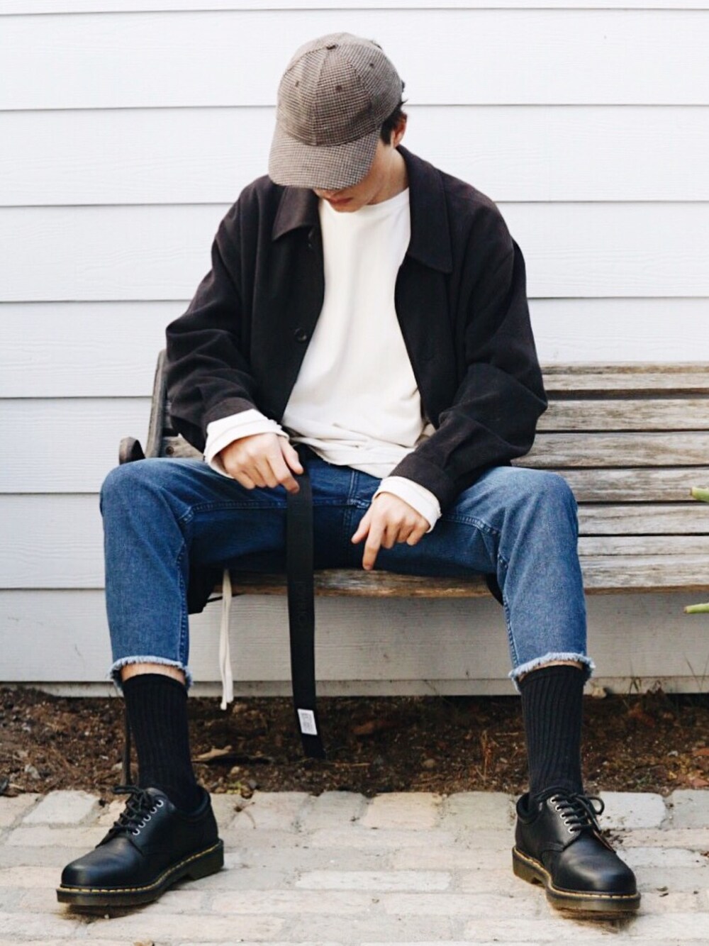 「winter、denim、COMME des GARCONS、COMME des GARCONS HOMME PLUS、CAP、boots、Dr.Martens、coat、fall」｜「COMME des GARCONS HOMME PLUSのアイテム（ハット、ベージュ系）」を使った、huntsdennisさん（メンズ・190cm）の冬コーディネートの1枚目の写真