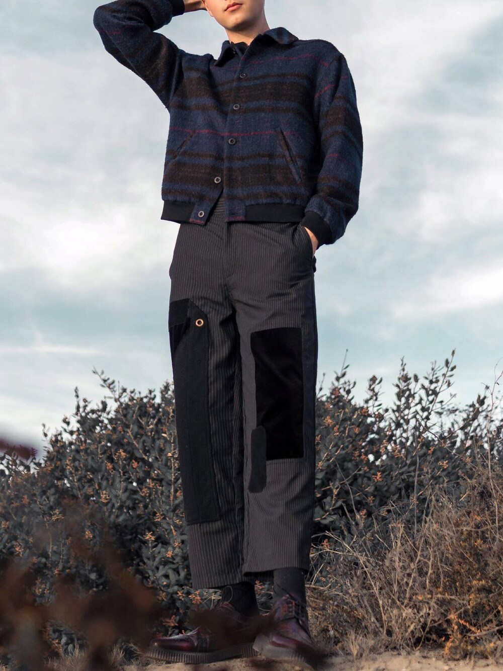 「SteelandEdithのアイテム（シャツ/ブラウス、ブルー系）」を使った、huntsdennisさん（メンズ・190cm）の春コーディネートの1枚目の写真