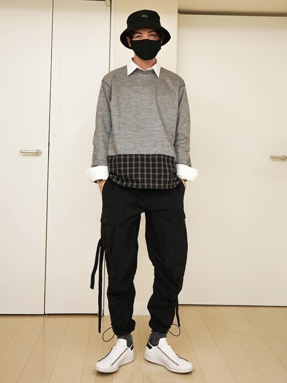 「COMME des GARCONS HOMME PLUSのアイテム（スウェット、グレー系）」を使った、huntsdennisさん（メンズ・190cm）の夏コーディネートの1枚目の写真