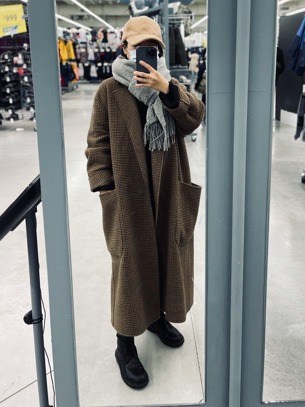 「cold weather」｜「TODAYFULのオーバーチェックコート（チェスターコート、ブラウン系）」を使った、Kimberlyさん（レディース・159cm）の冬コーディネートの1枚目の写真