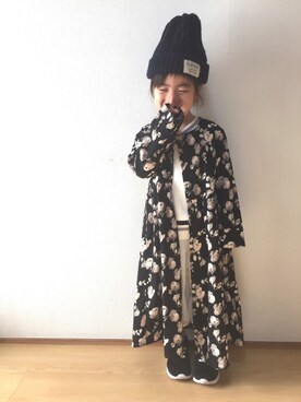 「Right-on（ライトオン）の【MPS】花柄ガウンワンピース（カーディガン/ボレロ、ブラック系）」を使った、Rionさん（キッズ・100cm）の冬コーディネート