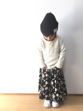 「Right-on（ライトオン）の【MPS】花柄ガウンワンピース（カーディガン/ボレロ、ブラック系）」を使った、Rionさん（キッズ・100cm）の冬コーディネート