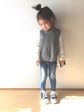 「BRANSHES（ブランシェス）のアイテム（ニット/セーター、グレー系）」を使った、Rionさん（キッズ・100cm）の冬コーディネート