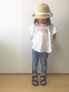 「BRANSHES（ブランシェス）のエンブロワッシャー刺繍ブラウス（シャツ/ブラウス、ホワイト系）」を使った、Rionさん（キッズ・100cm）の春コーディネート