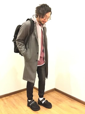 「サンダルに靴下」｜「アイテム（チェスターコート）」を使った、大平さん（メンズ・170cm）の冬コーディネート