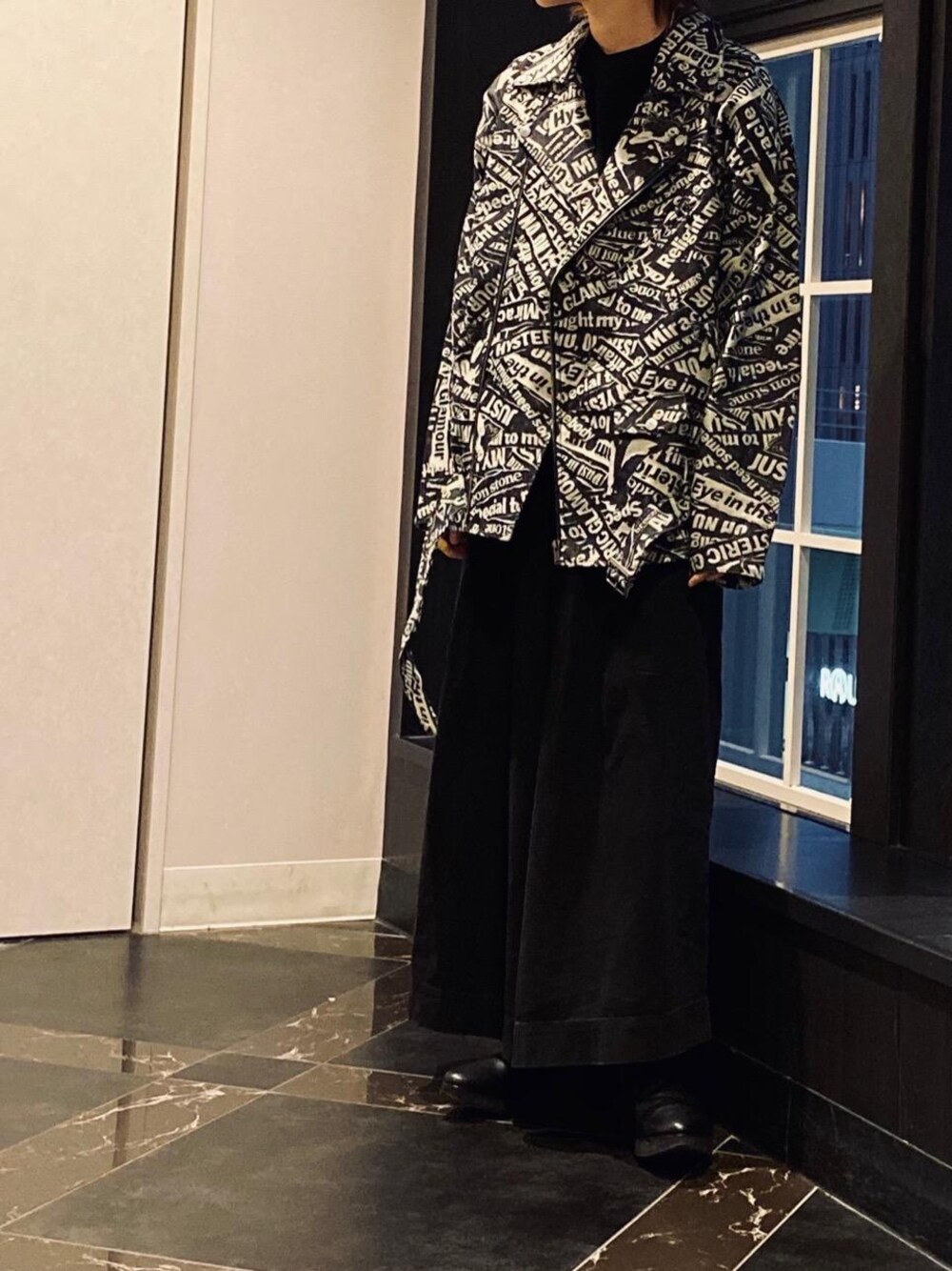 「デニム、ビッグシルエット、ロック、Tシャツ、ロンT、総柄、ワイドパンツ、Hysteric Glamour、ヒステリックグラマー」｜「HYSTERIC GLAMOURのRIDE ON TIMEジャカード RAWデニムビッグライダースジャケット（ライダースジャケット、ブルー系）」を使った、otaさん（メンズ・168cm）の冬コーディネートの1枚目の写真