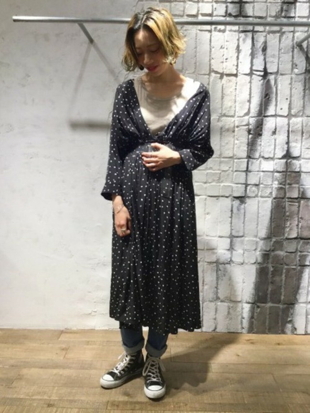 「デニム、カシュクール、ワンピース、ドット、JEANASiS、レイヤードスタイル、ジーナシス、ドット柄」｜「JEANASISのドットカシュクールワンピース/795131（ワンピース、ブラック系）」を使った、ジーナシスルミネエスト店STAFFさん（レディース・168cm）の春コーディネートの1枚目の写真