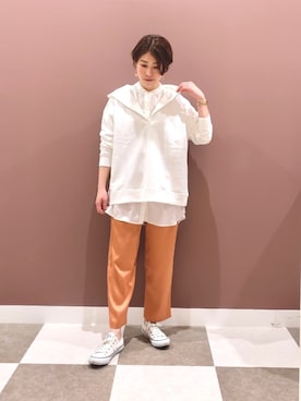 パーカーを使った サテンシャツ のレディース人気ファッションコーディネート Wear