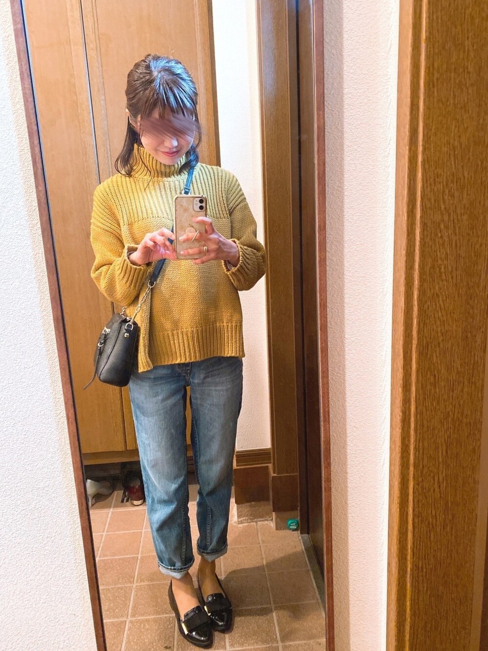 「秋コーデ、カジュアルコーデ、シンプルコーデ、ラクチンコーデ、デニム、デニムコーデ、ニット、休日スタイル、大人カジュアル、おしゃれさんと繋がりたい」｜「ROSE BUDのアイテム（ニット/セーター、イエロー系）」を使った、yukidarumaさん（レディース・159cm）の秋コーディネートの1枚目の写真