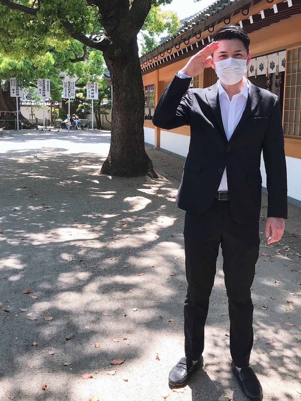 「GU、スーツスタイル、黒、ootd、プチプラ、GUスーツ、ラクチンコーデ」｜「COLE HAANのアイテム（スリッポン、ブラック系）」を使った、knj_15さん（メンズ・178cm）の春コーディネートの1枚目の写真