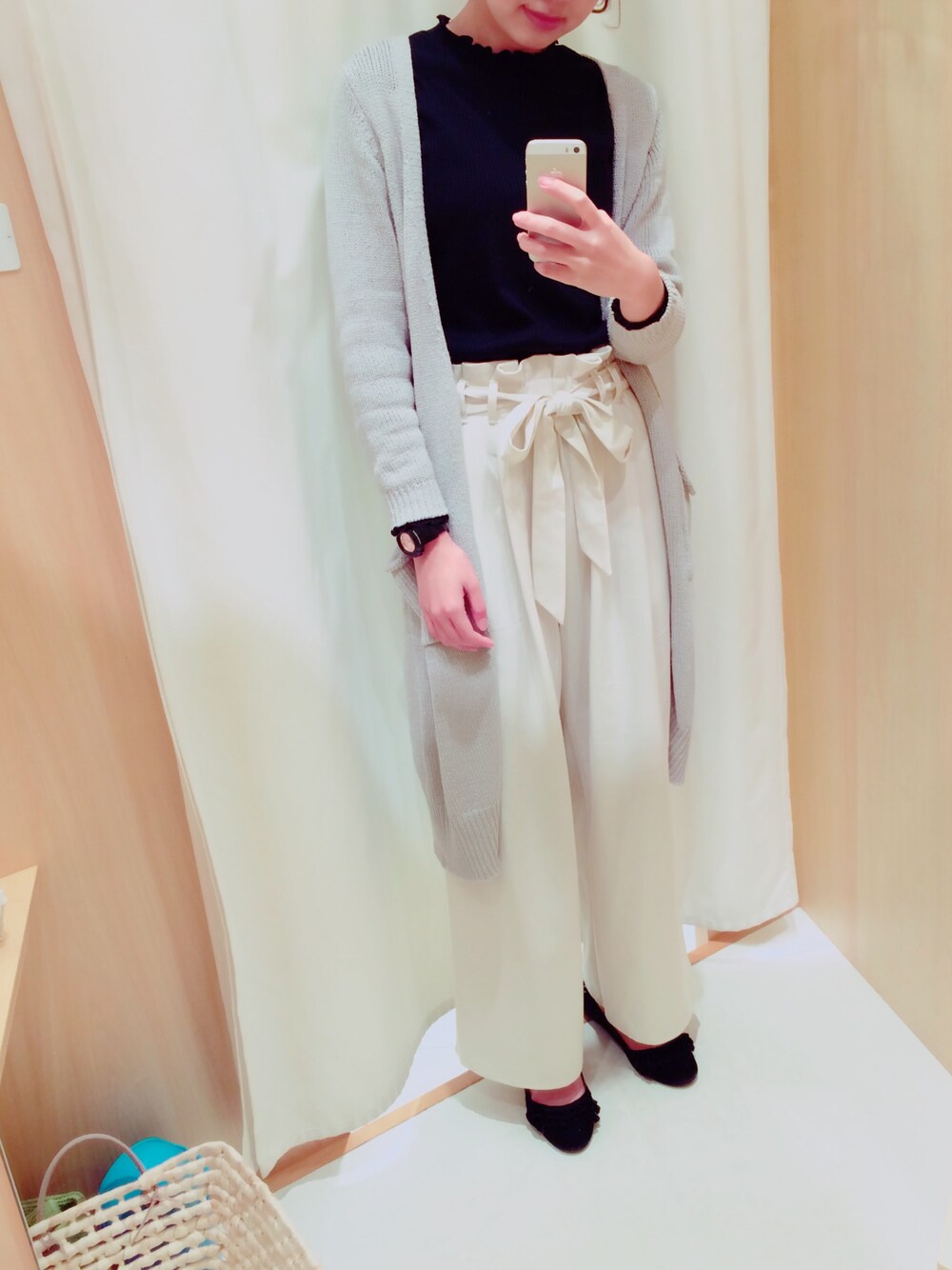 「LOWRYS FARMのテレコハイネックメロー　743066 （Tシャツ/カットソー、ブラック系）」を使った、kzeさん（レディース・170cm）の冬コーディネートの1枚目の写真