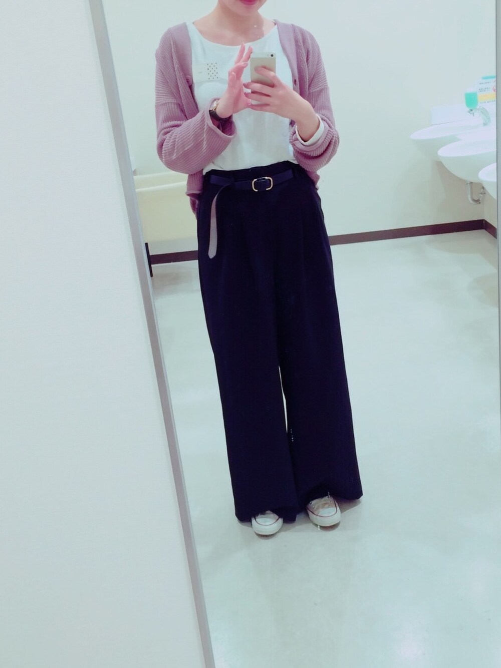 「A part byのP/PUサッシュワイドパンツ　757516 （その他パンツ、ブラック系）」を使った、kzeさん（レディース・170cm）の冬コーディネートの1枚目の写真
