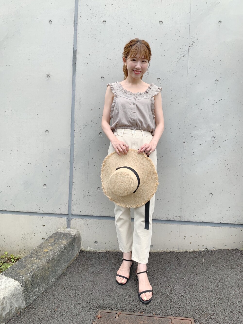 「大人カジュアル、ビスチェ、フェミニン、flower、夏コーデ、アイボリー、大人ガーリー」｜「flowerのフラッフィーフリルビスチェ（シャツ/ブラウス、グレー系）」を使った、flowerさん（レディース・163cm）の夏コーディネートの1枚目の写真