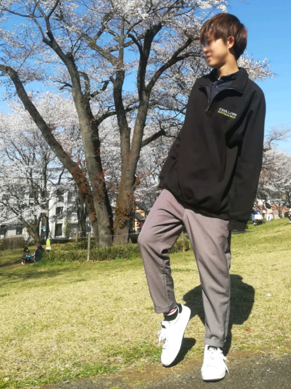 「平成最後のWEARISTAセンバツ、シンプル、お花見、ストリートMIX、黒、ビッグシルエット、なで肩、桜、大学生、モノトーン」｜「POLO RALPH LAURENの[ POLO RALPH LAUREN / ポロ ラルフ ローレン ] QUILTON スニーカー（スニーカー、ホワイト系）」を使った、hopeさん（メンズ・168cm）の春コーディネートの1枚目の写真