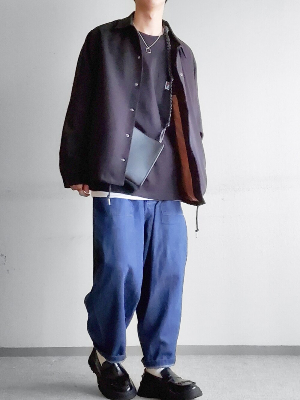 「おしゃれさんと繋がりたい、シンプル、リラックススタイル、ゆるコーデ、プチプラ、低身長、BEN DAVIS、ワイドデニム、デニムパンツ、レイヤードスタイル」｜「BEN DAVISの【BEN DAVIS/ベンデイビス】ポケットＴシャツ　９５８００００　ワンポイント　ユニセックス（Tシャツ/カットソー、ブラック系）」を使った、hopeさん（メンズ・168cm）の春コーディネートの1枚目の写真