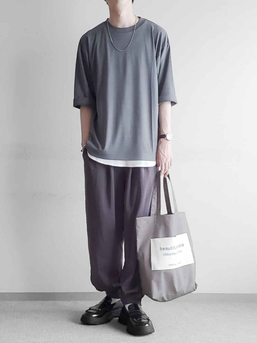 「PR、URBAN RESEARCH DOORS、アーバンリサーチドアーズ、休日コーデ、くすみカラー、ゆるコーデ、レイヤードスタイル、グリーン」｜「URBAN RESEARCH DOORSのポンチ ガーメントダイTシャツ（Tシャツ/カットソー、グリーン系）」を使った、hopeさん（メンズ・168cm）の夏コーディネートの1枚目の写真