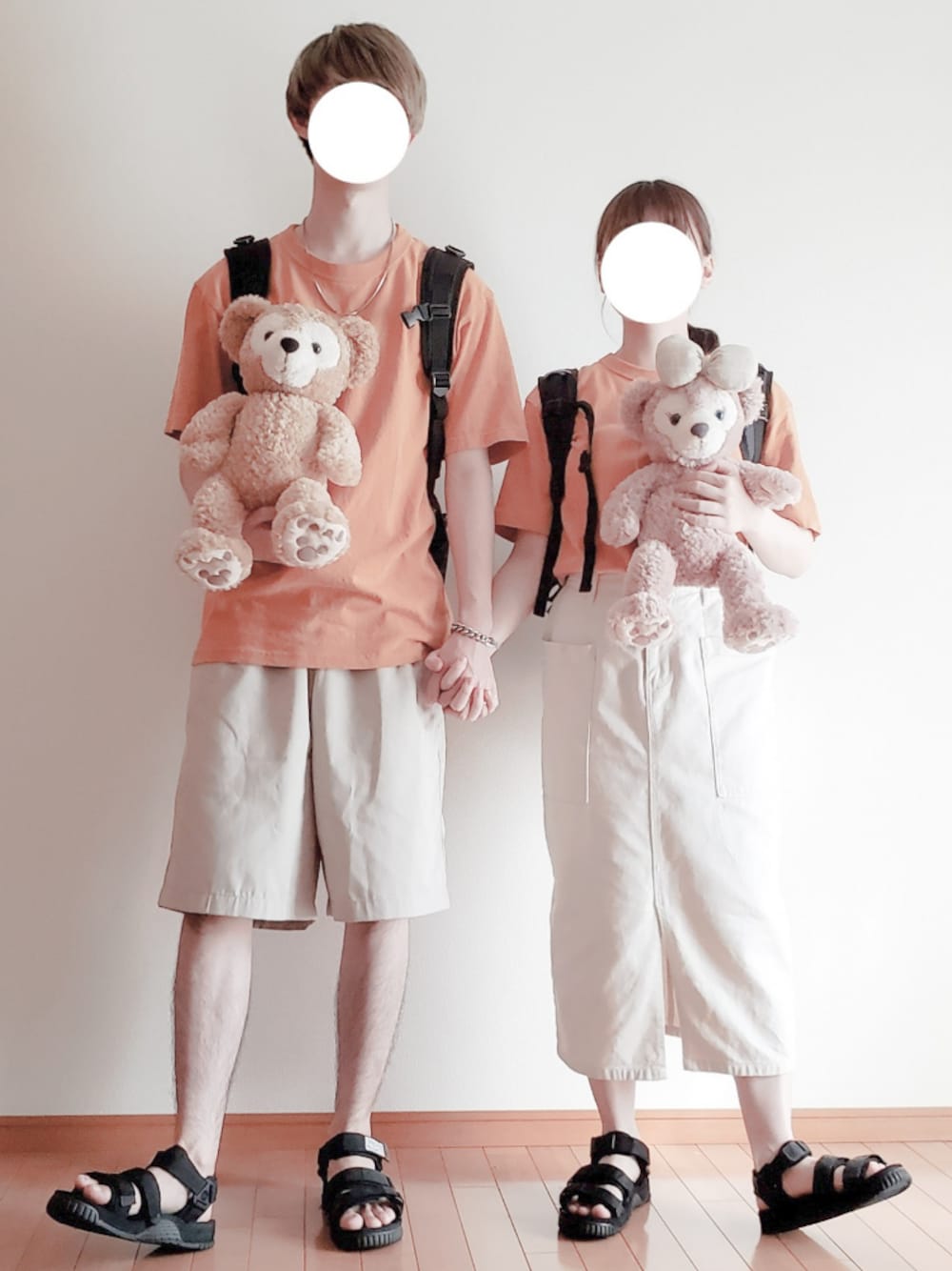 「Tシャツ、オレンジ、ダッフィー、シェリーメイ、爽やかコーデ、ペアルック、サンダル」｜「UNIQLOのアイテム（トップス、オレンジ系）」を使った、hopeさん（メンズ・168cm）の秋コーディネートの1枚目の写真