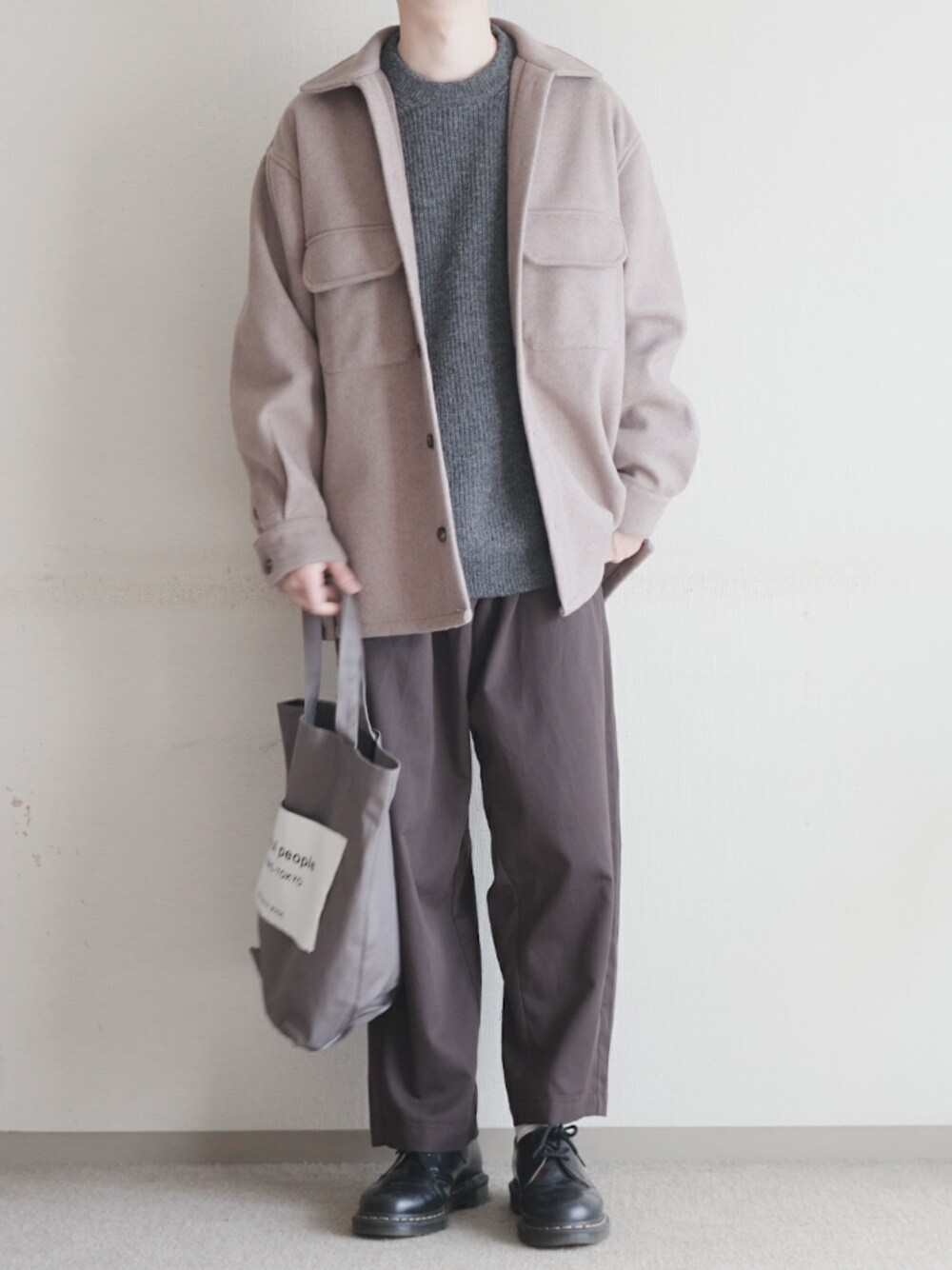 「休日スタイル、remer、ビッグシルエット、低身長、CPOジャケット、革靴、トートバッグ」｜「remerのloose CPO shirt jacket / ルーズCPOシャツジャケット（シャツ/ブラウス、ブラウン系）」を使った、hopeさん（メンズ・168cm）の冬コーディネートの1枚目の写真