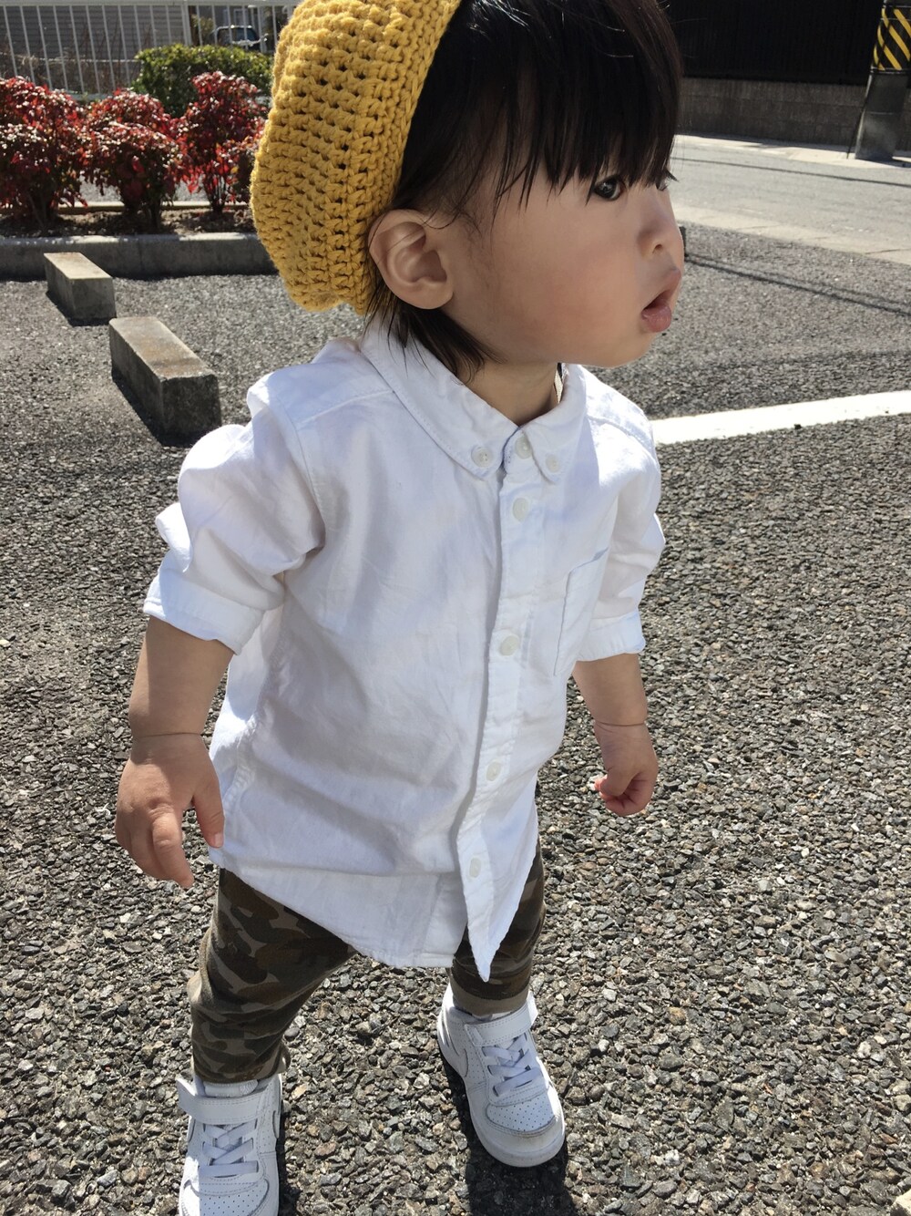 「H&Mのアイテム（シャツ/ブラウス、ホワイト系）」を使った、はやとんさん（キッズ・80cm）の春コーディネートの1枚目の写真