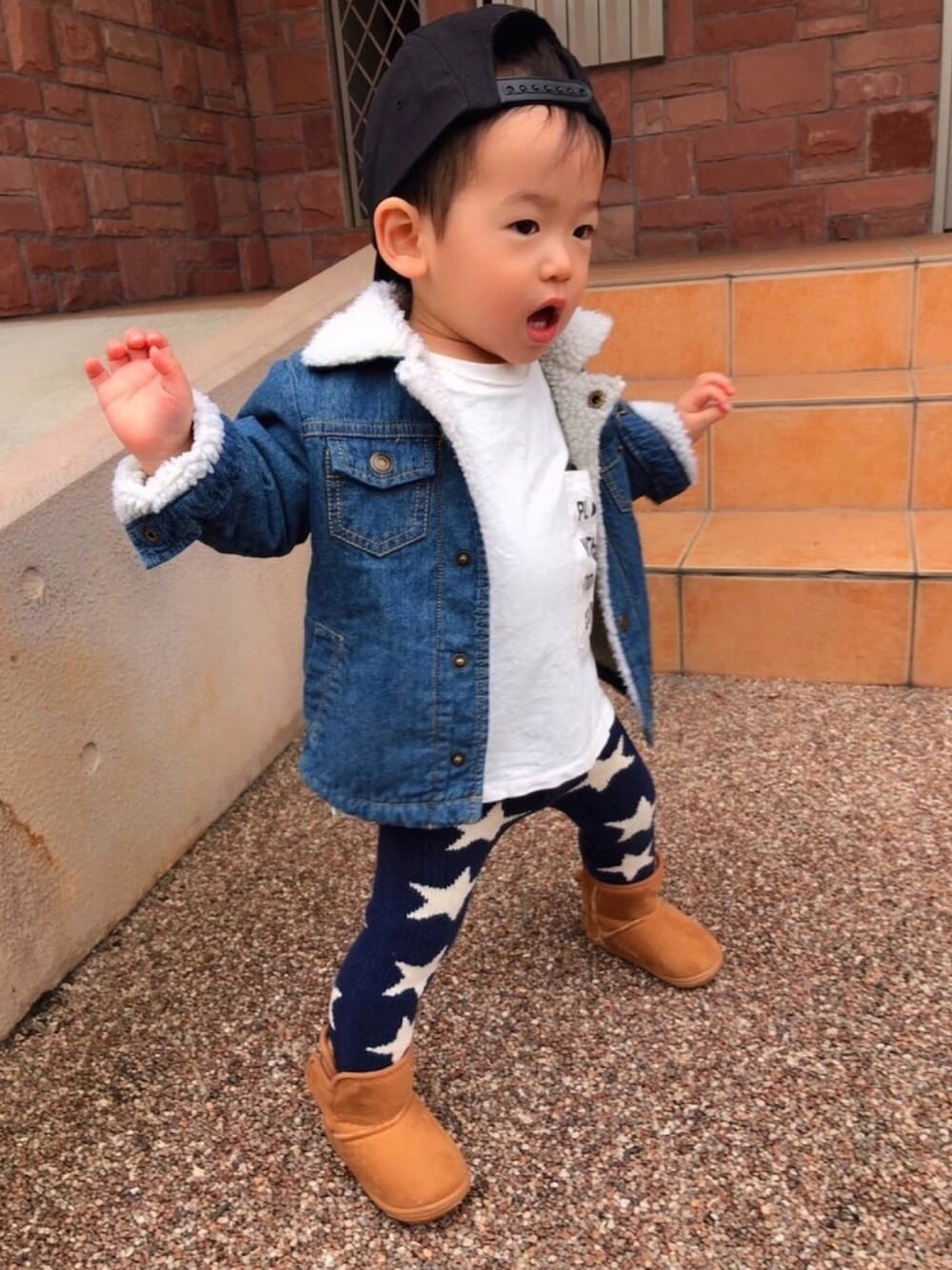 「プチプラコーデ、デニム、1歳半、男の子、男の子コーデ、チョコ色に染まれ、カジュアル、いいね、save、フォローお願いします🤑、いいね返し、フォロー返します」｜「しまむらのアイテム（デニムジャケット、ブルー系）」を使った、k☆☆☆さん（キッズ・80cm）の冬コーディネートの1枚目の写真