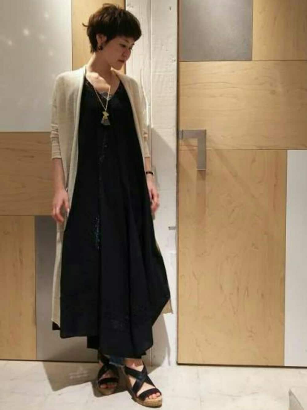 「ワンピース、夏、ロングスカート、ロングカーディガン、Salon de Balcony(Salon de Balcony)、黒ワンピ、リゾートスタイル、Balcony and Bed」｜「Balcony and Bedのオーガニックローンレースキャミワンピ（ワンピース、ブラック系）」を使った、USHIODAさん（レディース・154cm）の夏コーディネートの1枚目の写真