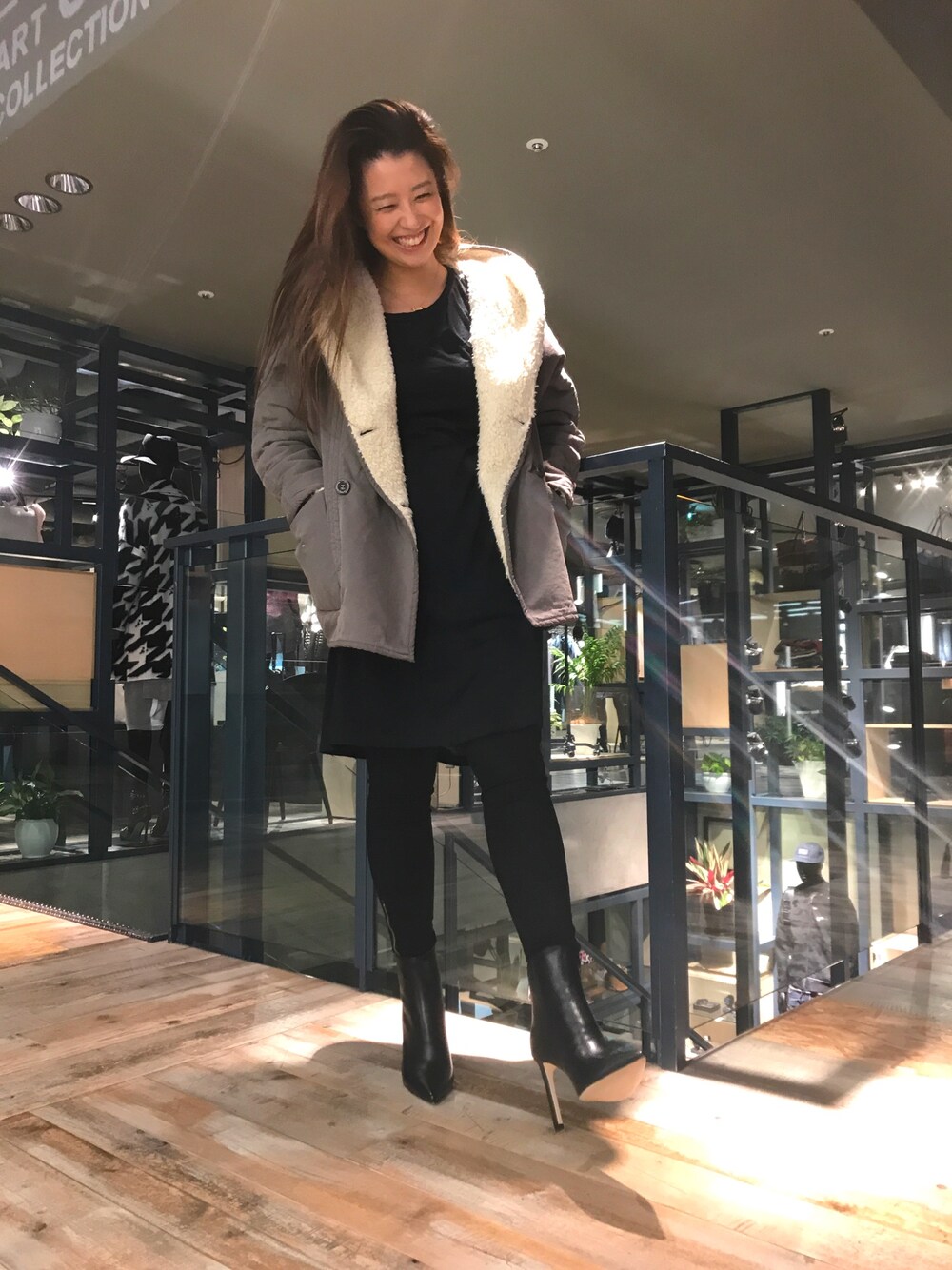 「ディーゼル、ディーゼル渋谷、デニムから始まったライフスタイルブランド、デニムはやっぱりディーゼル、ブラック、大人カジュアル、カジュアルコーデ、ootd、デニムパンツ、ファー」｜「DIESELのアイテム（その他アウター、グリーン系）」を使った、miduki48さん（レディース・164cm）の秋コーディネートの1枚目の写真