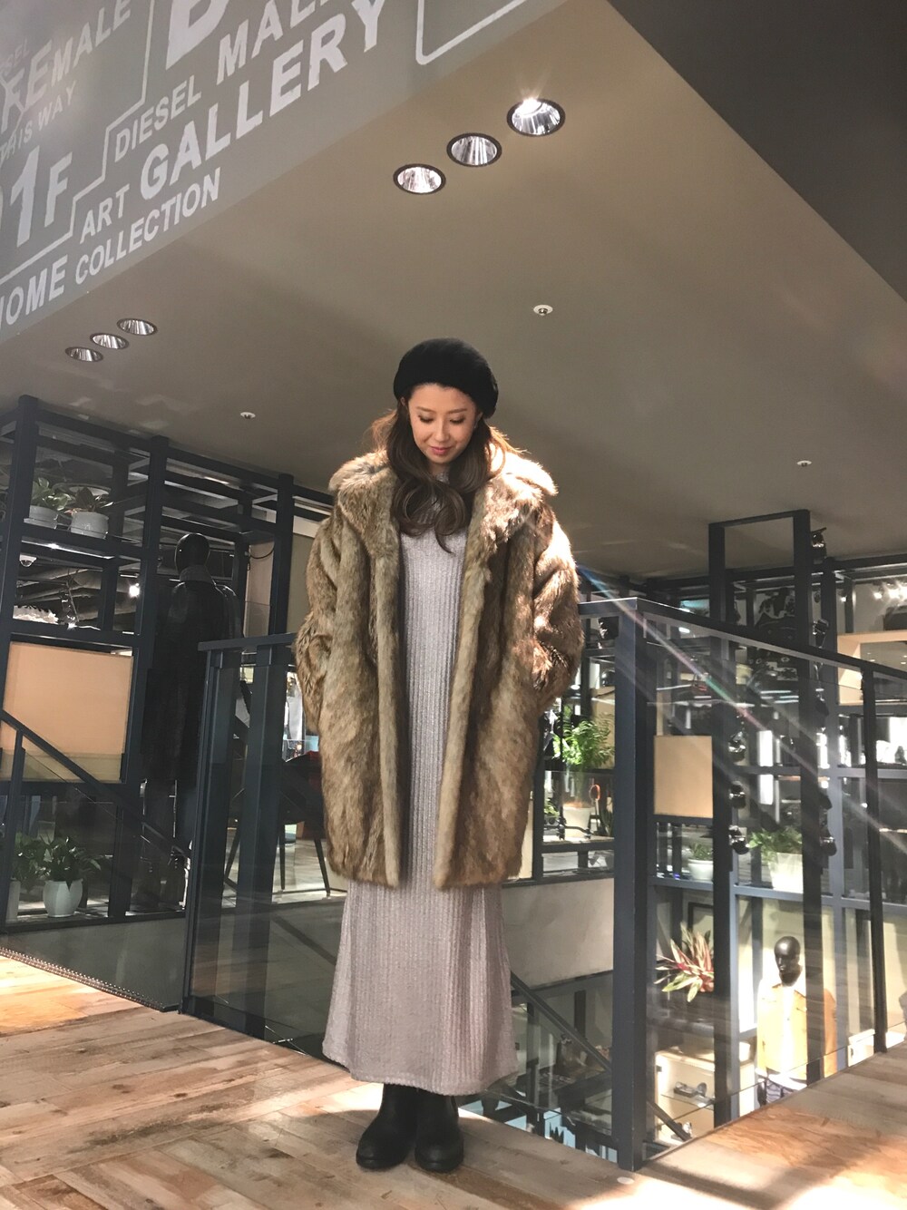 「ディーゼル、ディーゼル渋谷、デニムはやっぱりディーゼル、デニムから始まったライフスタイルブランド、ファーコート、ワンピース、オトナカジュアル、ootd、コート」｜「DIESELの00S2FB0SANZ（ワンピース、シルバー系）」を使った、miduki48さん（レディース・164cm）の秋コーディネートの1枚目の写真