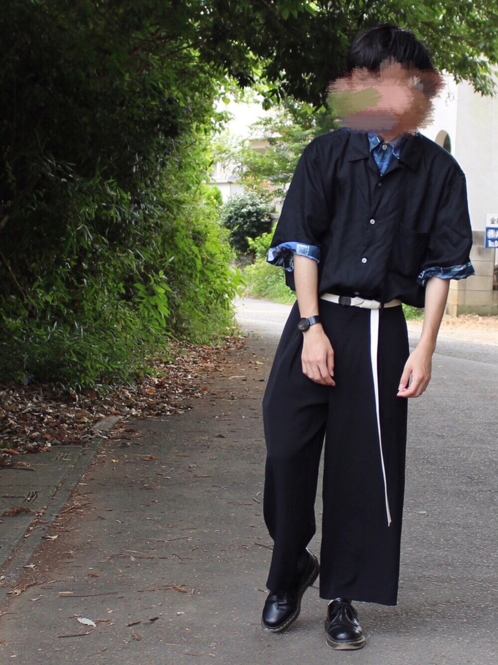 「ootd、シャツオンシャツ、ワイドパンツ、柄シャツ、UNIQLO U、オープンカラーシャツ、Dr.Martens」｜「古着のアイテム（シャツ/ブラウス、ブルー系）」を使った、たくぼーさん（メンズ・163cm）の夏コーディネートの1枚目の写真