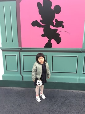 「apres les cours（アプレレクール）のアイテム（MA-1）」を使った、waka☺︎さん（キッズ・80cm）の春コーディネート