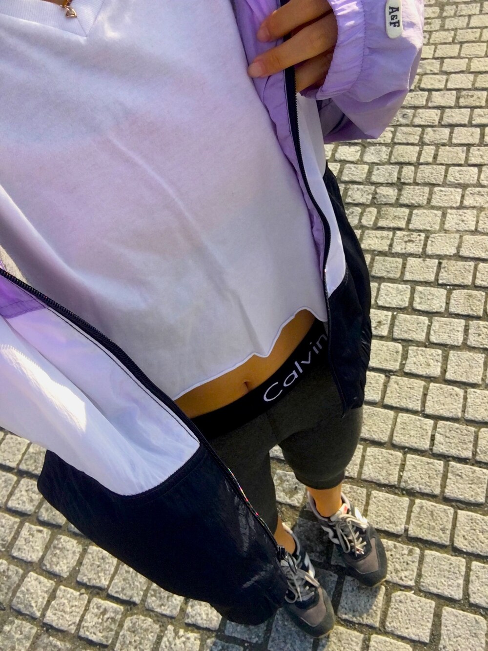 「海、大人カジュアル、ビーチスタイル、ランニングスタイル、running、ootd、カルバンクライン」｜「Calvin Kleinのアイテム（パンツ、グレー系）」を使った、Kanna  さん（レディース・160cm）の春コーディネートの1枚目の写真