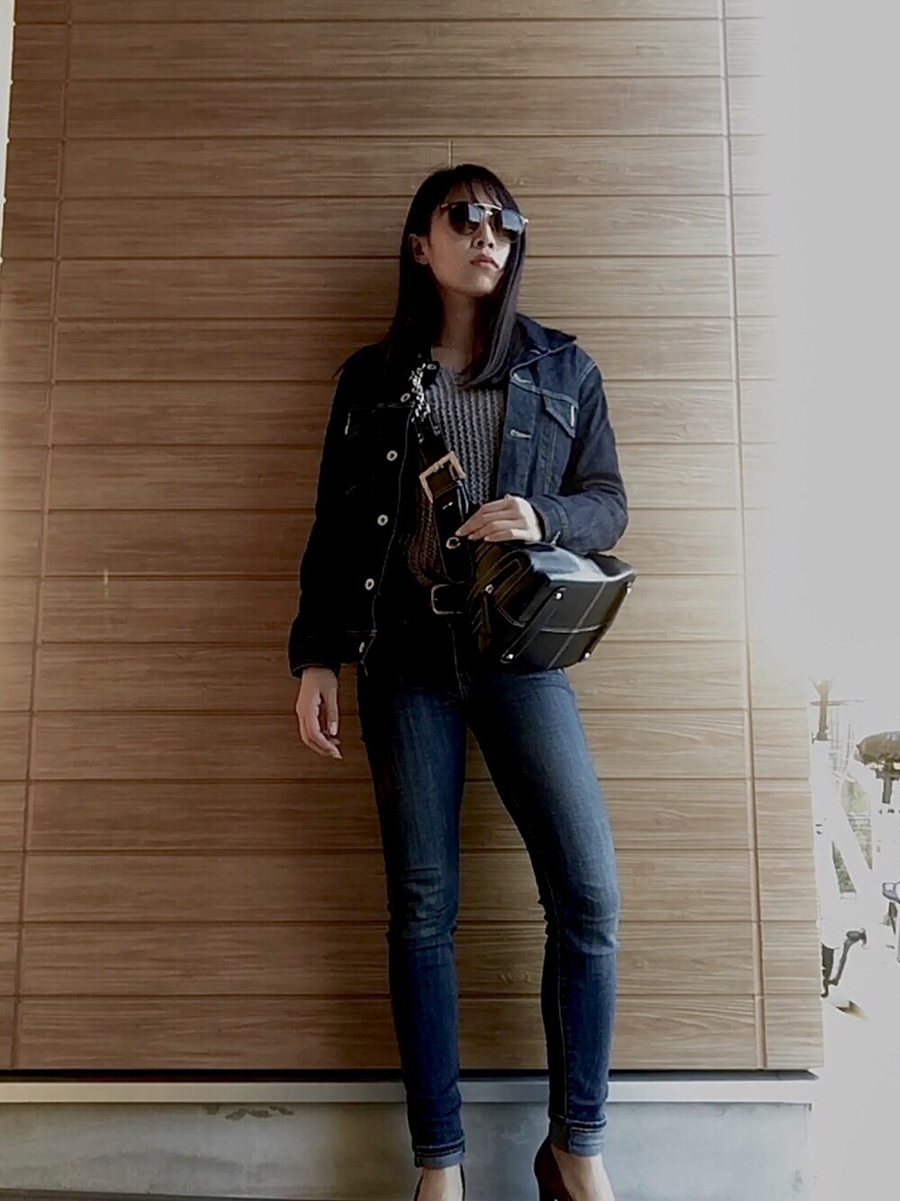 「デニム、デニムオンデニム、パンツスタイル、ジーンズ、春コーデ、プチプラ、パンプス」｜「Levi'sのアイテム（デニムパンツ、ブルー系）」を使った、Kanna  さん（レディース・160cm）の春コーディネートの1枚目の写真
