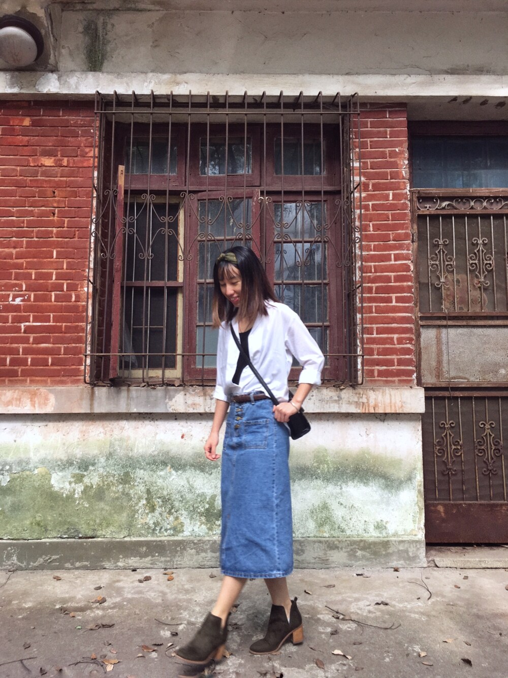 「秋、空軍療養院」｜「UNIQLOのアイテム（シャツ/ブラウス、ホワイト系）」を使った、樹精さん（レディース・162cm）の秋コーディネートの1枚目の写真