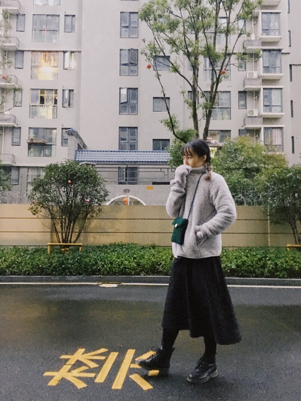 「UNIQLOのアイテム（その他アウター、グレー系）」を使った、樹精さん（レディース・161cm）の冬コーディネートの1枚目の写真