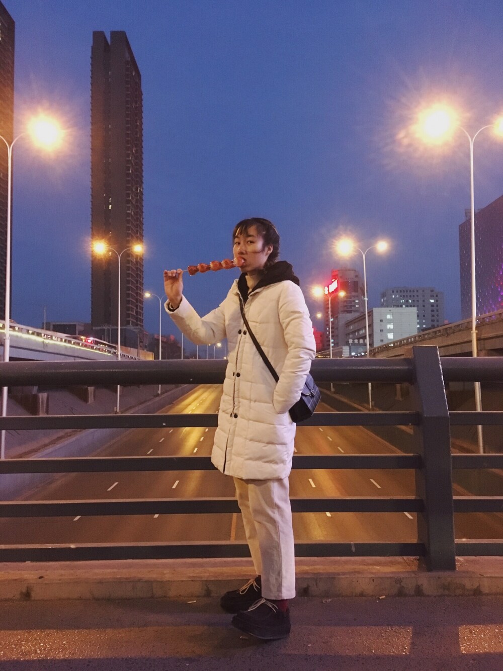 「strawberry」｜「no brandのアイテム（その他シューズ、ブラウン系）」を使った、樹精さん（レディース・161cm）の冬コーディネートの1枚目の写真