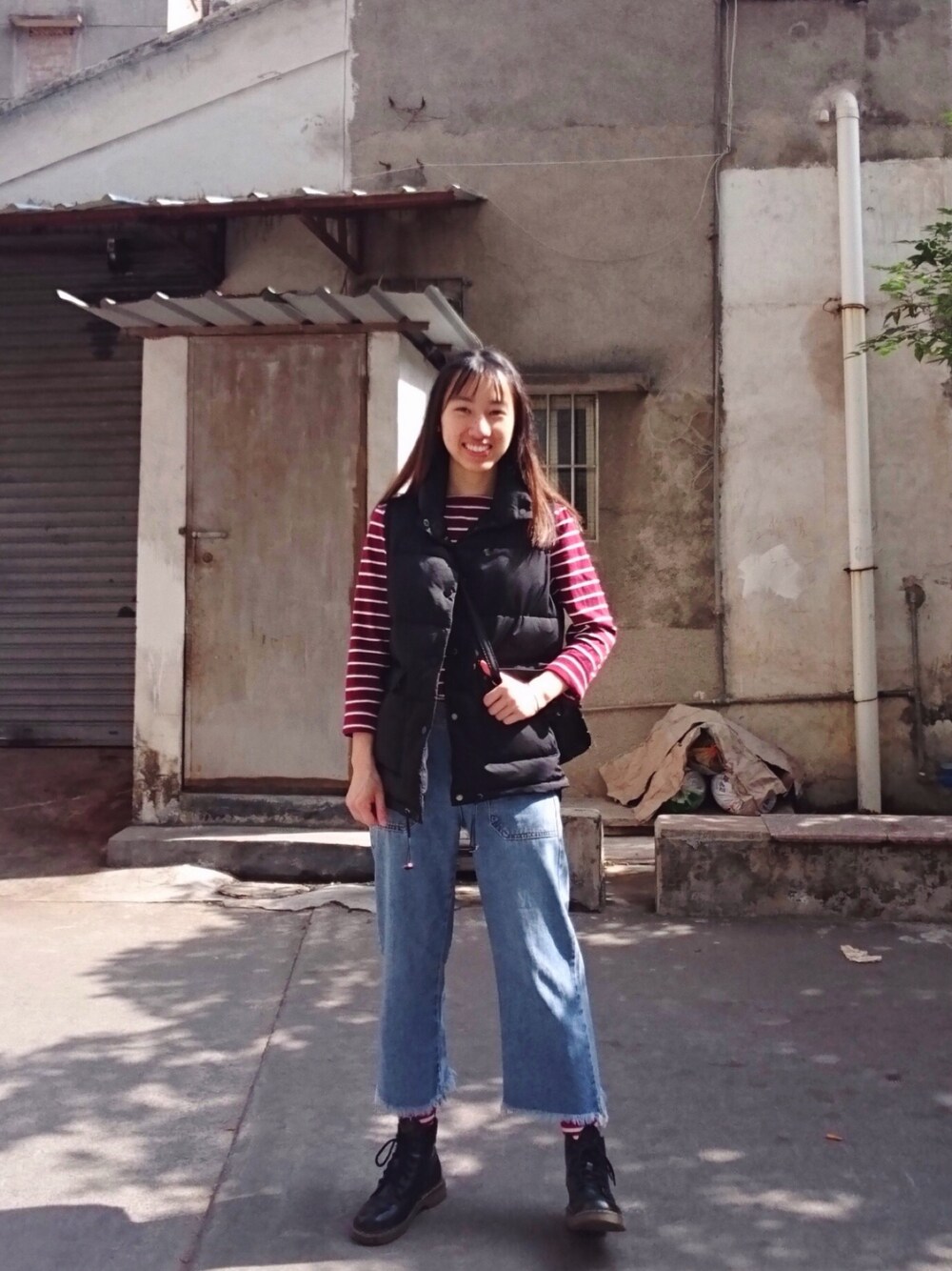 「HOME」｜「UNIQLOのアイテム（Tシャツ/カットソー、レッド系）」を使った、樹精さん（レディース・161cm）の冬コーディネートの1枚目の写真