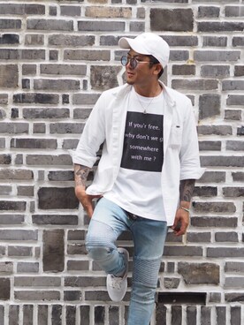 「rudisのアイテム（Tシャツ/カットソー、ホワイト系）」を使った、kazuyaさん（メンズ）の夏コーディネート