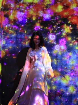 「アイテム（ジャンパースカート、シルバー系）」を使った、aromamoさん（レディース・170cm）の春コーディネート