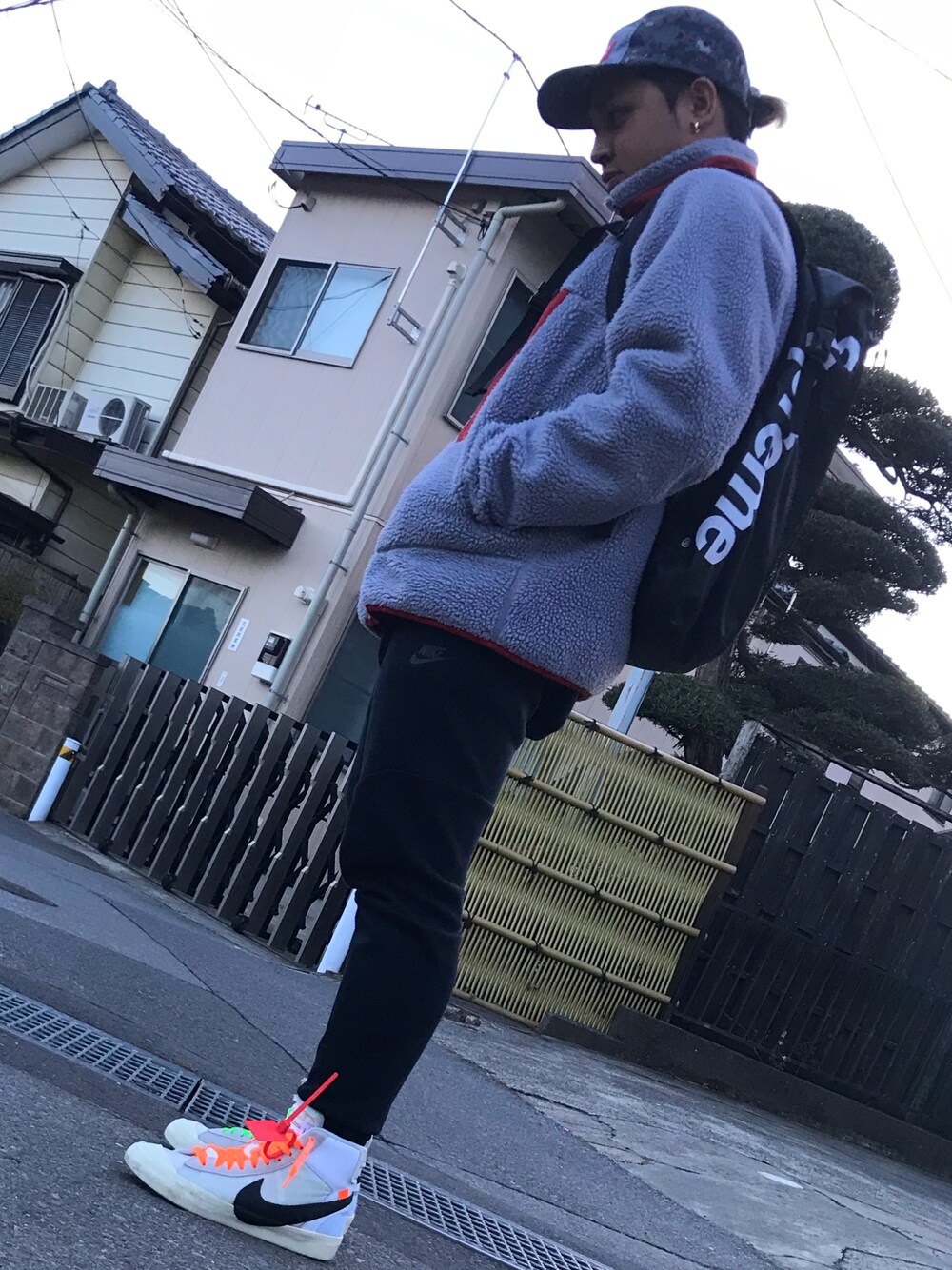 「冬、supreme、シュプリーム、ナイキ、off white、オフホワイト、パタゴニア」｜「Supreme のアイテム（キャップ、グリーン系）」を使った、じぇろさん（メンズ・165cm）の冬コーディネートの1枚目の写真