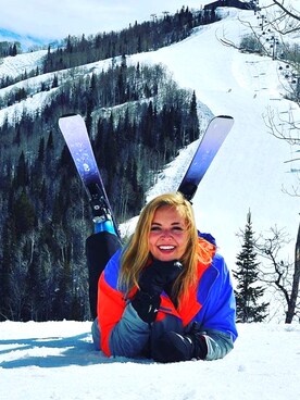 「travel」｜「アイテム（その他アウター）」を使った、Dana Elizabeth Leveyさん（レディース・168cm）の冬コーディネート