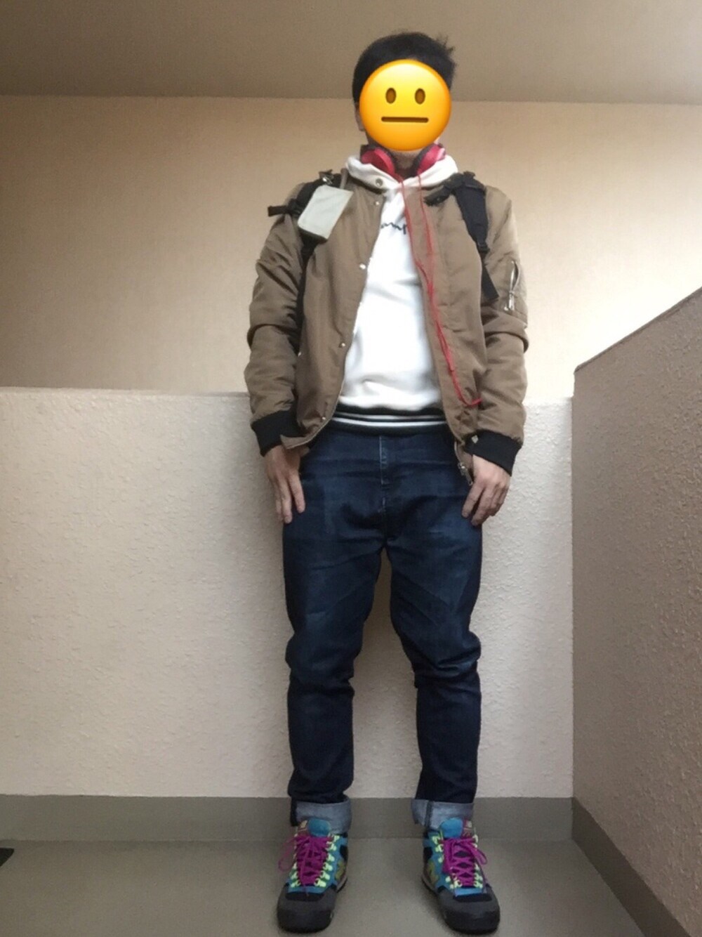 「MA-1、パーカー、クレイジーパターン、ヘッドホン、H&M、Champion、ニューバランス、SONY、アダルトおカワたん部、愛はWEARを救うキャンペーン」｜「H&Mのアイテム（ミリタリージャケット、ゴールド系）」を使った、Ren Saitoさん（メンズ・168cm）の冬コーディネートの1枚目の写真