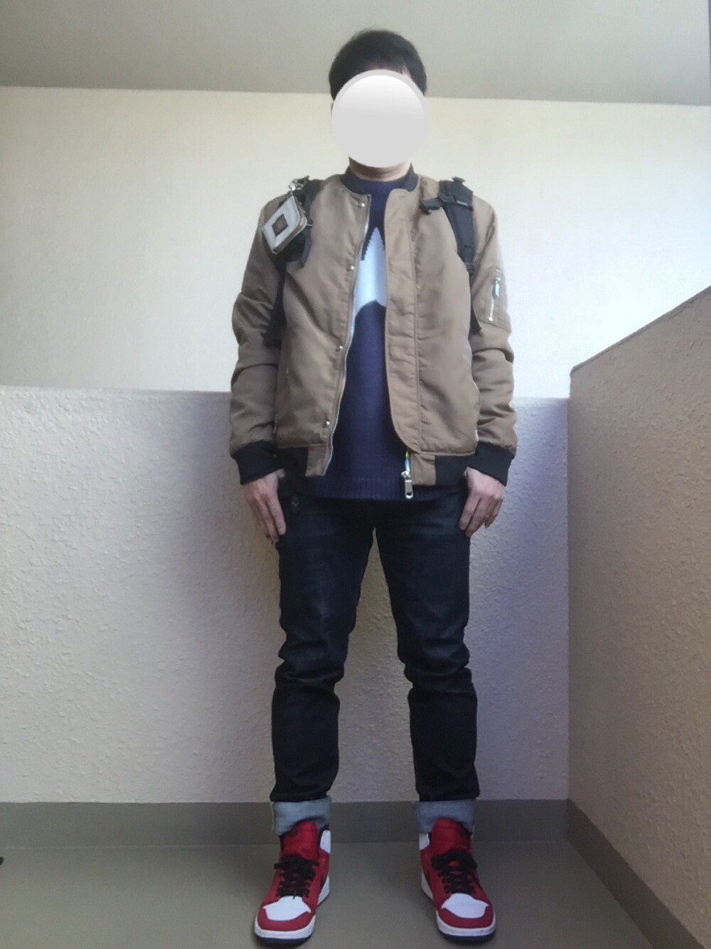 「MA-1、星柄、AIR JORDAN、H&M、tk.TAKEO KIKUCHI、無印良品、NIKE、アダルトおカワたん部、愛はWEARを救うキャンペーン」｜「H&Mのアイテム（ミリタリージャケット、ゴールド系）」を使った、Ren Saitoさん（メンズ・168cm）の冬コーディネートの1枚目の写真