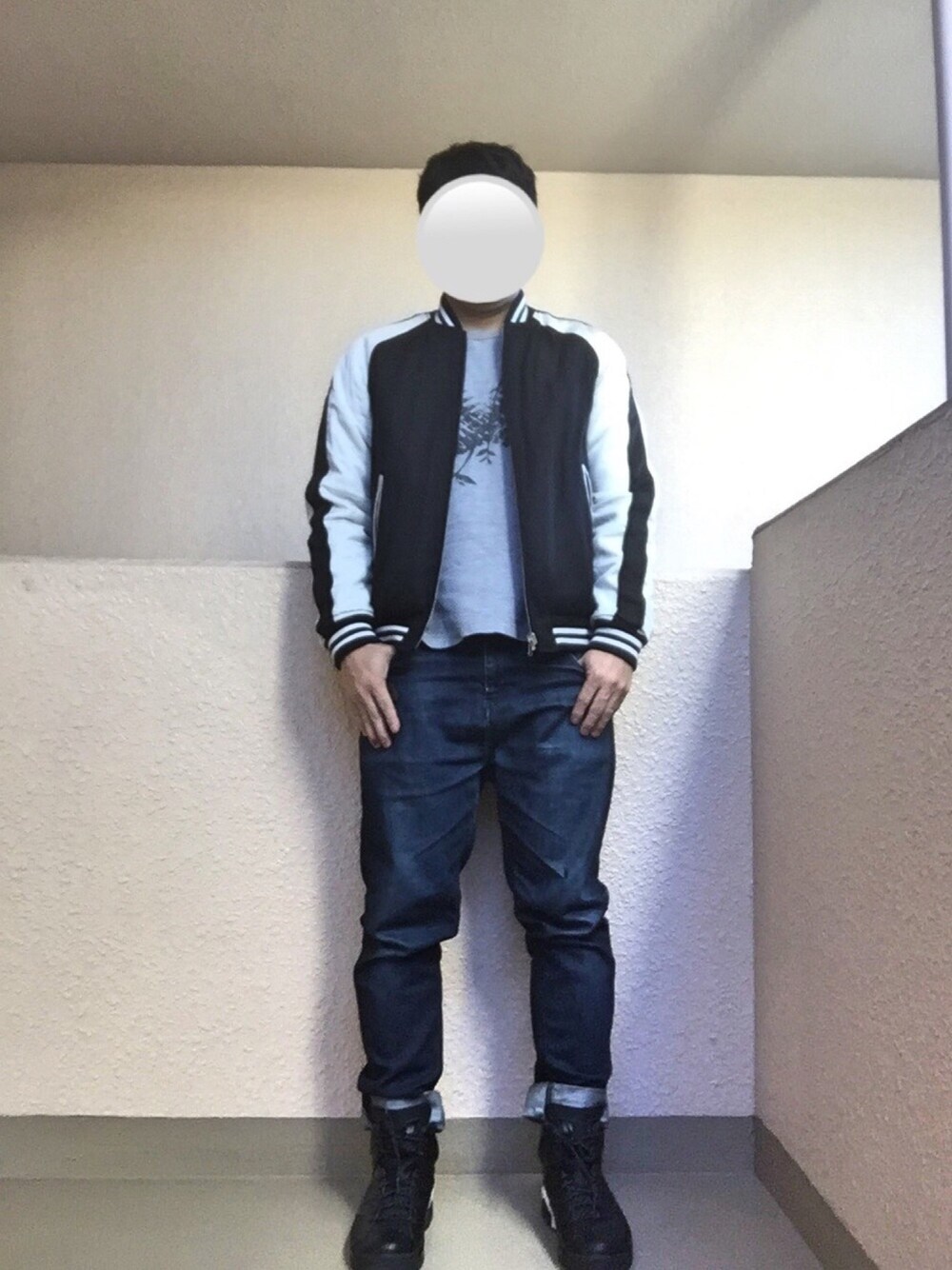 「MA-1、ワッフォー、ブラックキャット、RAGEBLUE、QUENCH、BEAMS、NIKE、アダルトおカワたん部、愛はWEARを救うキャンペーン」｜「RAGEBLUEの＜2WAY仕様＞リバーシブルベロアスカジャン/738983（ブルゾン、ブラック系）」を使った、Ren Saitoさん（メンズ・168cm）の冬コーディネートの1枚目の写真
