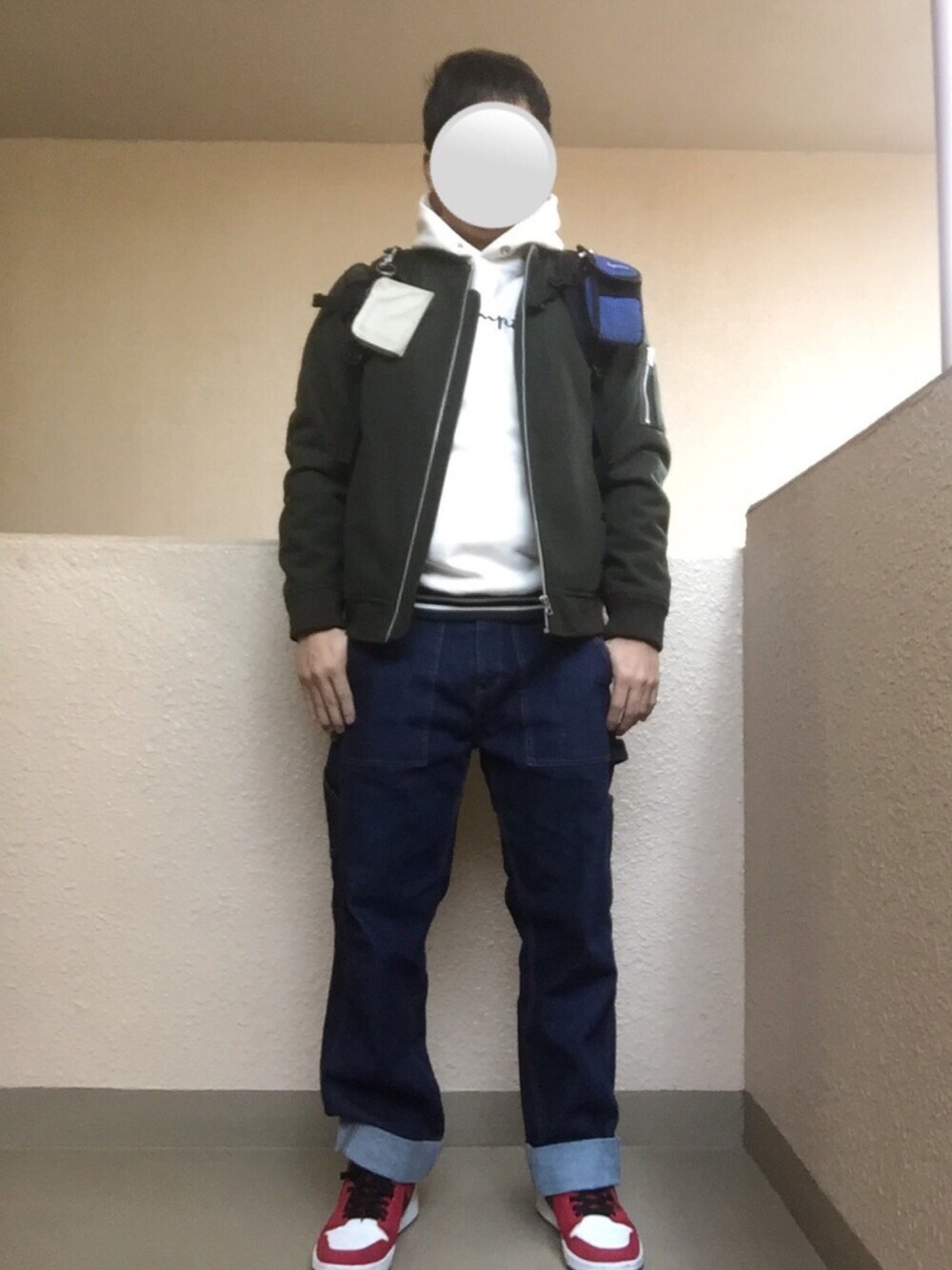 「MA-1、パーカー、ペインターパンツ、AIR JORDAN、RAGEBLUE、Champion、NIKE、アダルトおカワたん部、愛はWEARを救うキャンペーン」｜「RAGEBLUEの＜メリノウール使用＞MA-1/721398（MA-1、グリーン系）」を使った、Ren Saitoさん（メンズ・168cm）の冬コーディネートの1枚目の写真