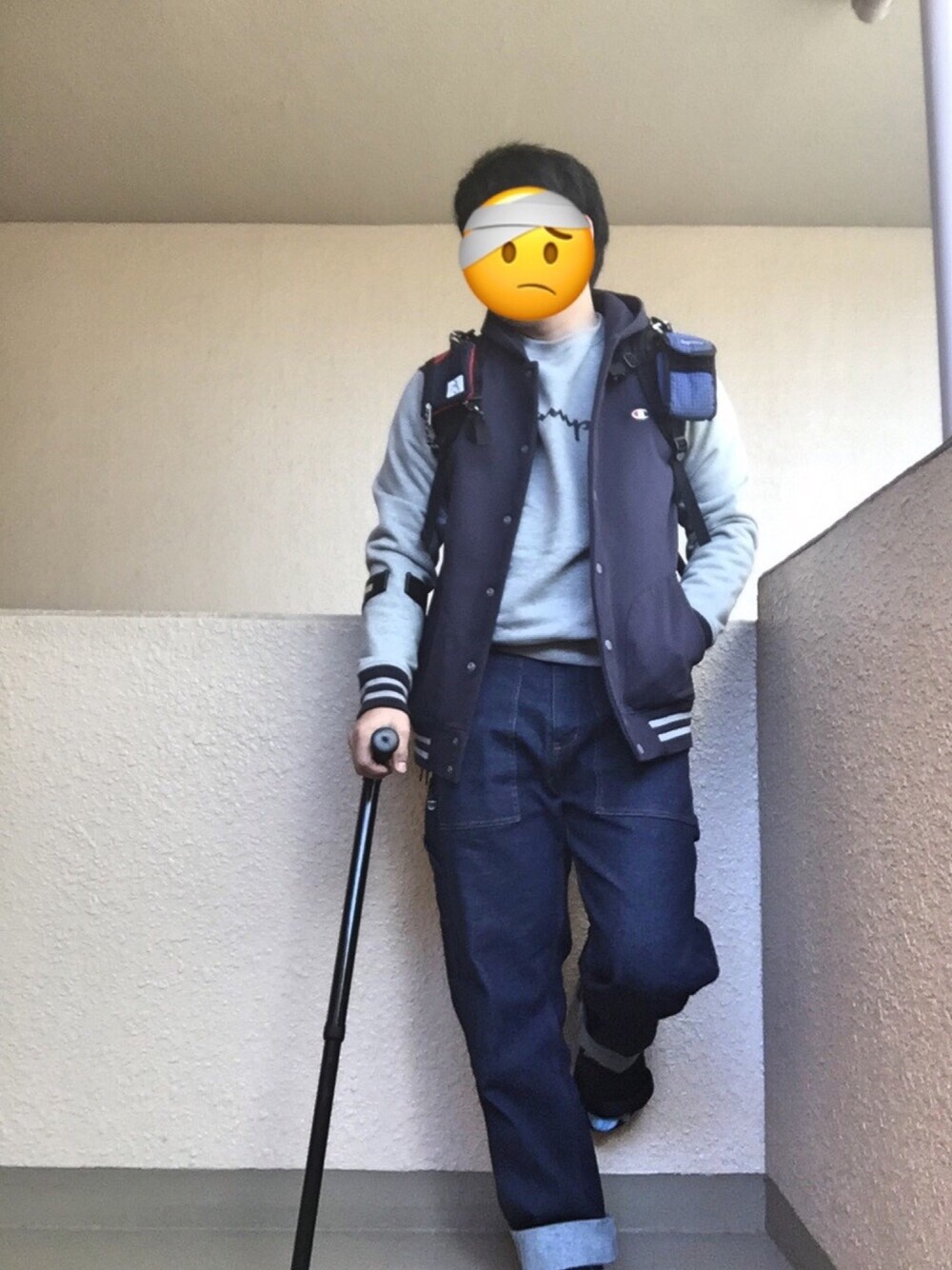 「Champion、パーカー、スウェット、ペインターパンツ、AIR MAX、ロールアップ、supreme、カモフラ、アダルトおカワたん部、愛はWEARを救うキャンペーン」｜「Championのアイテム（スタジャン、ブルー系）」を使った、Ren Saitoさん（メンズ・168cm）の春コーディネートの1枚目の写真