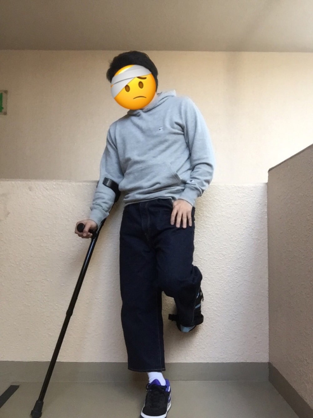 「ナイキエアマックスデー、エアマックス、AIR MAX、グレーパーカー、バギーパンツ、アダルトおカワたん部、愛はWEARを救うキャンペーン」｜「NIKE SPORTSWEARのアイテム（スニーカー、ブルー系）」を使った、Ren Saitoさん（メンズ・168cm）の春コーディネートの1枚目の写真