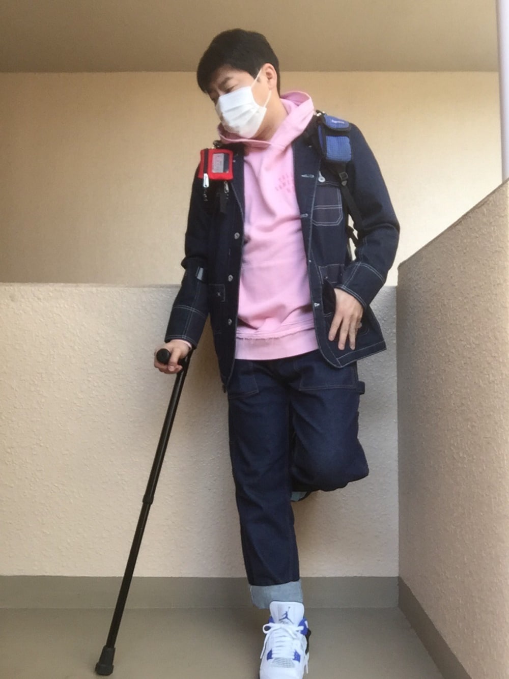 「AIR JORDAN、エアジョーダン、カバーオール、ピンク、ディッキーズ(Dickies)、H&M、NIKE、アダルトおカワたん部、愛はWEARを救うキャンペーン、怪我人」｜「AIR JORDANのアイテム（スニーカー、ホワイト系）」を使った、Ren Saitoさん（メンズ・168cm）の春コーディネートの1枚目の写真